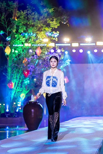 Kết hợp giữa truyền thống và hiện đại Kết hợp giữa truyền thống và hiện đại