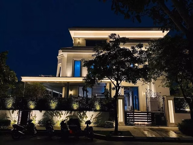 Căn biệt thự khi mới xây dựng Căn biệt thự khi mới xây dựng