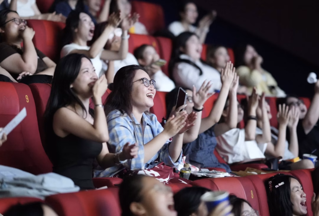 Gameshow cũng có suất chiếu sớm như phim điện ảnh Khán giả hào hứng khi xem suất chiếu sớm của show