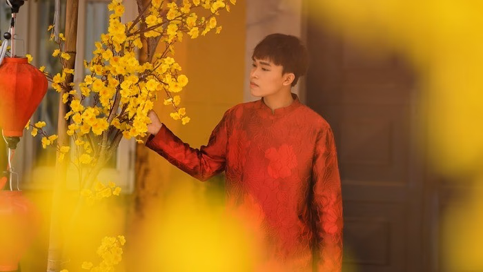Hồ Văn Cường biểu diễn trên sân khấu
