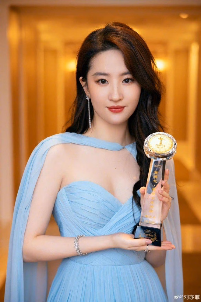 Nhan sắc Lưu Diệc Phi