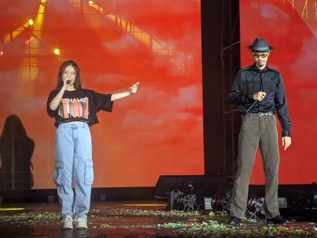 Đen Vâu và Hoàng Thùy Linh từng trình diễn ca khúc Miền Đất Hứa trong Vietnamese Concert