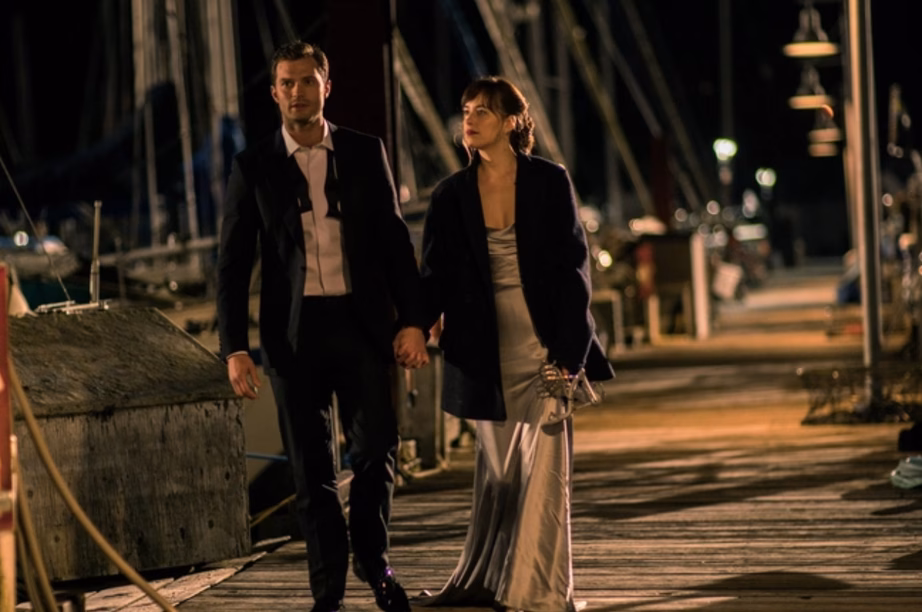 Dakota Johnson và Jamie Dornan trong phim '50 sắc thái'