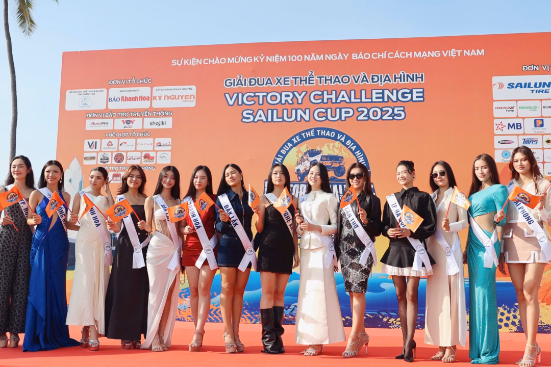 Cổ động viên Hoa hậu Hoàn vũ 2025 Các thí sinh tham gia cuộc thi Hoa hậu Hoàn vũ 2025 tại Nha Trang cổ vũ các tay đua
