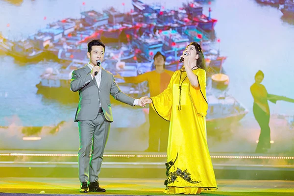 Đà Nẵng Tổ Chức Chương Trình Nghệ Thuật “Bay Cao Cùng Đất Nước” Nghệ sĩ gạo cội Ánh Tuyết cùng NSUT Quang Hào trong liên khúc "Miền đất yêu thương", "Quảng Nam - Đà Nẵng khúc hát nghĩa tình"