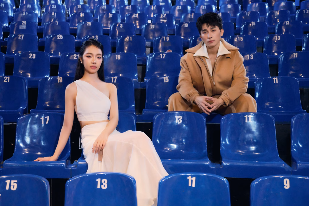 Hoàng Duyên tung sản phẩm “hậu” chia tay “Em xinh say hi” Hoàng Duyên và Sơn.K hợp tác trong MV She never cries