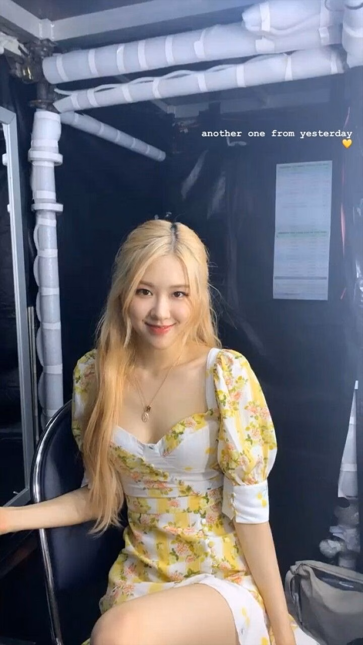 4 cách diện váy hoa tinh tế như Rosé BLACKPINK Rosé diện váy hoa chưa một lần bị chê