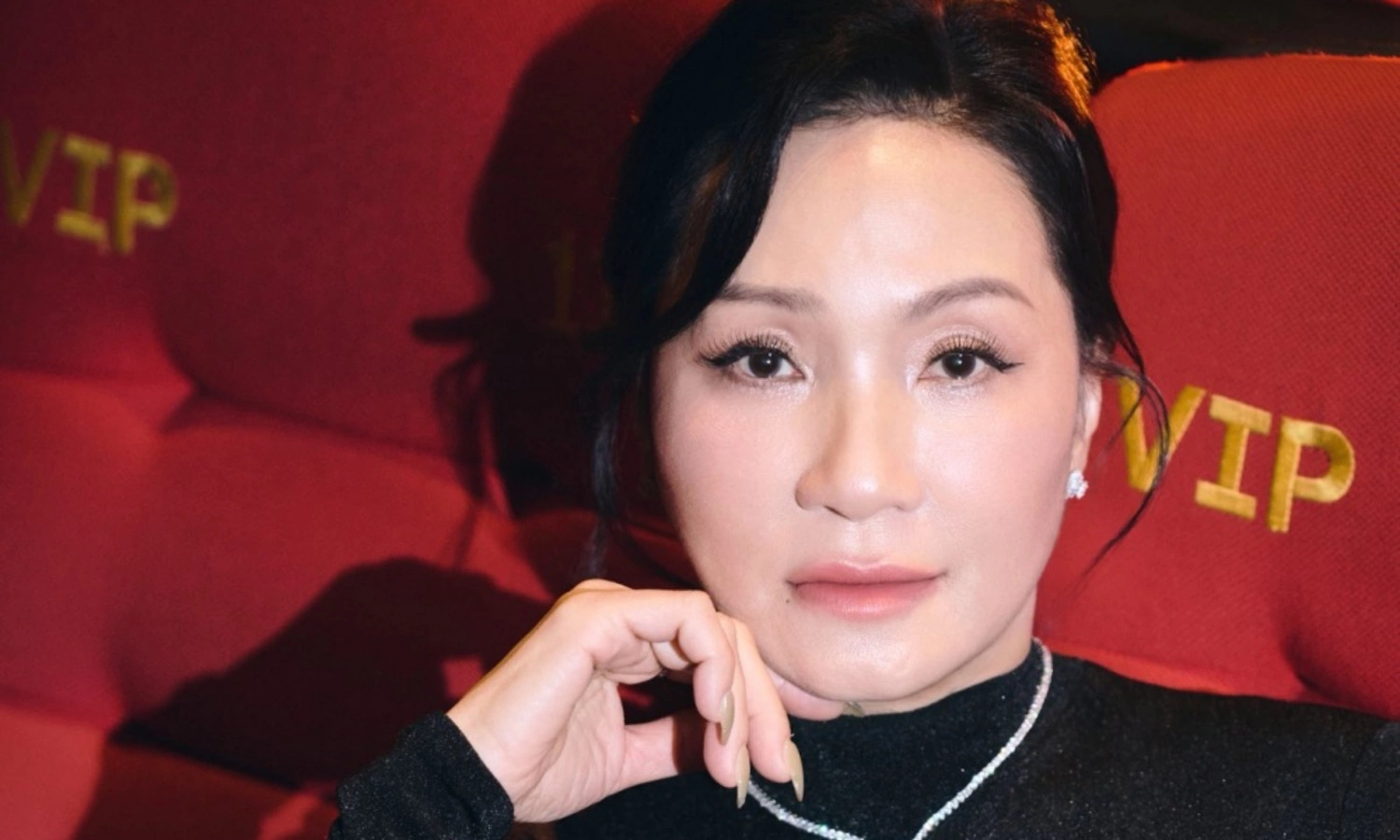Hồng Đào phủ nhận tin đồn kết hôn, tận hưởng cuộc sống độc thân hạnh phúc Hồng Đào khoe sắc vóc tuổi 62 ở sự kiện