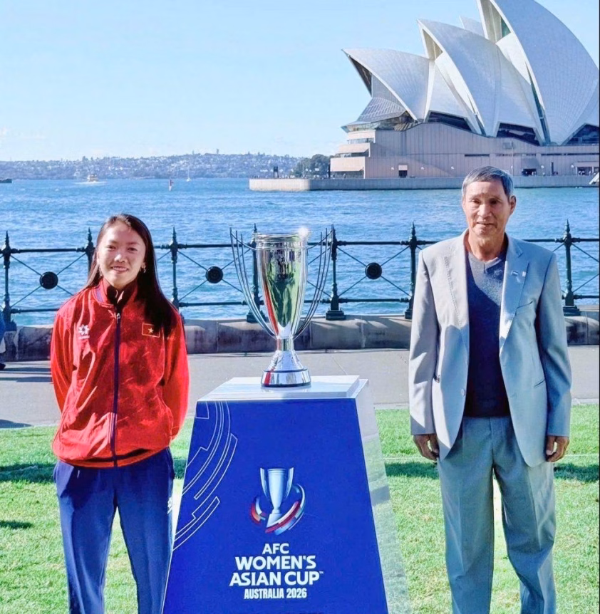 Lễ bốc thăm VCK nữ châu Á 2022 diễn ra hôm nay HLV Mai Đức Chung và cầu thủ Huỳnh Như đại diện Việt Nam tham dự lễ bốc thăm VCK nữ châu Á 2026 tại Úc (Ảnh: VFF)