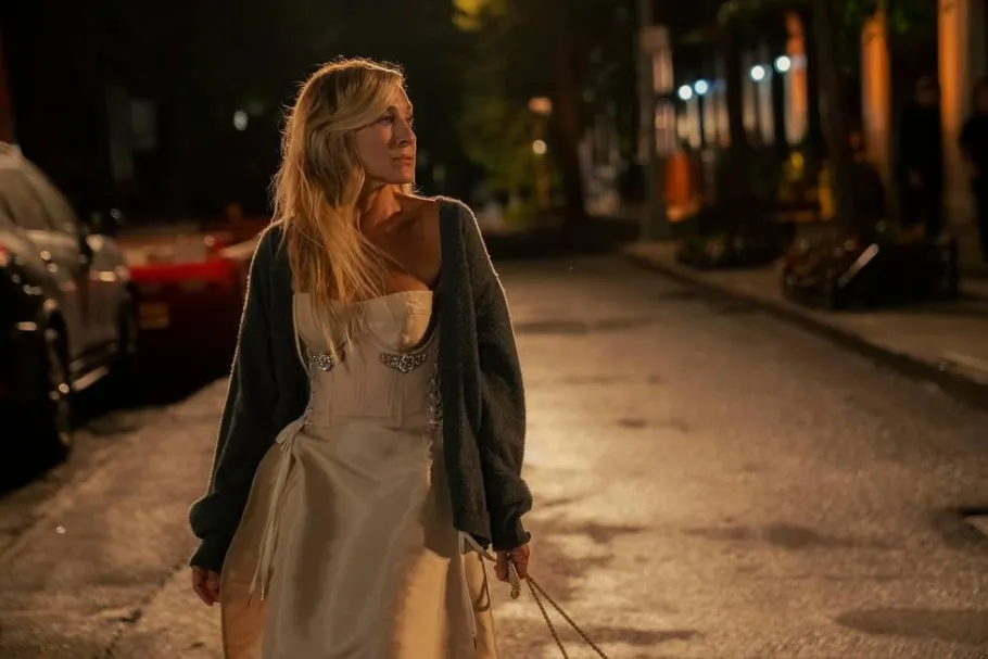 Tình yêu không hoàn hảo của Carrie Bradshaw và Aidan Shaw trong And Just Like That Dù rất cố gắng dung hòa giữa sự nghiệp và tình yêu nhưng cuối cùng Carrie vẫn quyết định buông tay (Ảnh: HBO Max)