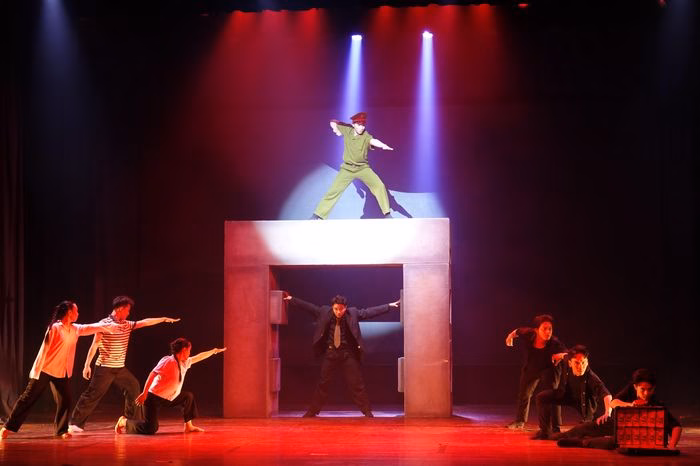 T&aacute;c phẩm m&uacute;a &Aacute;nh s&aacute;ng trong mắt ảo