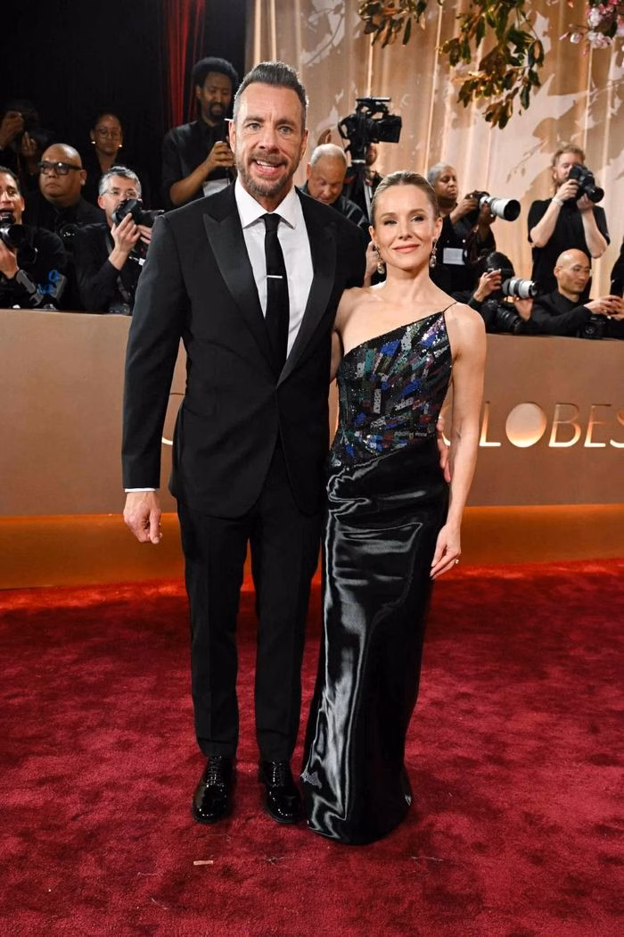 Kristen Bell trong Armani Priv&eacute;