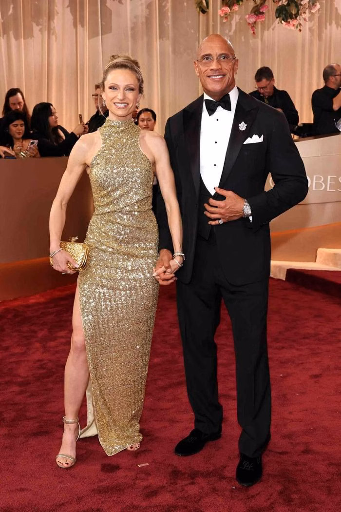 Lauren Hashian v&agrave; Dwayne Johnson