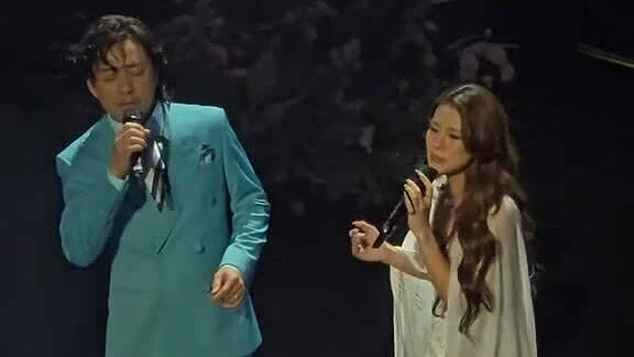 Tuấn Hưng và Bùi Lan Hương biểu diễn 'Vẫn nhớ' Tuấn Hưng hát 'Vẫn nhớ' cùng Bùi Lan Hương