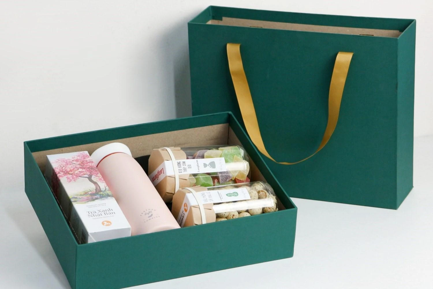Song Anh Gift cung cấp set quà bình giữ nhiệt, hộp trà cao cấp.