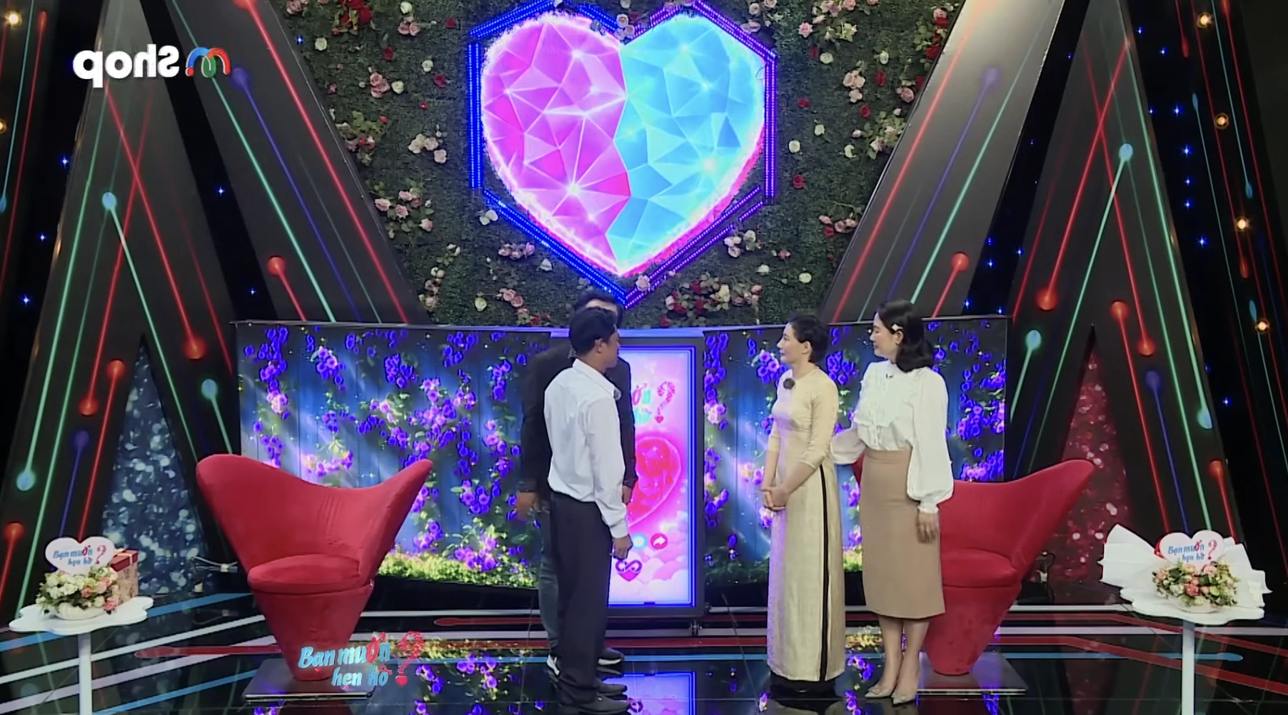 Cặp đôi Bạn muốn hẹn hò căng thẳng vì quá khứ đau thương Nhiều khán giả cho rằng chương trình ghép đôi hai hoàn cảnh không phù hợp với nhau