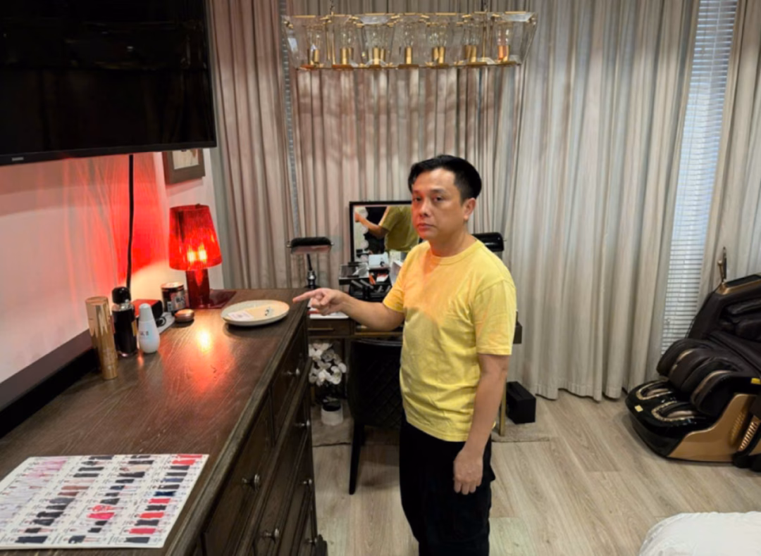 Nhà thiết kế thời trang Nguyễn Công Trí thời điểm bị bắt vào 23/7. Ảnh: Công an TP. HCM