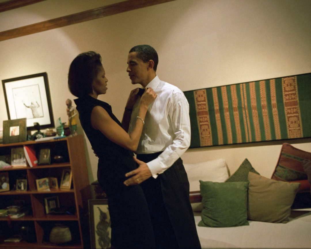 Căn phòng khách của gia đình Obama 20 năm trước hé lộ phong cách nội thất mới đang thịnh hành (Image credit: Charles Ommanney via Getty Images)