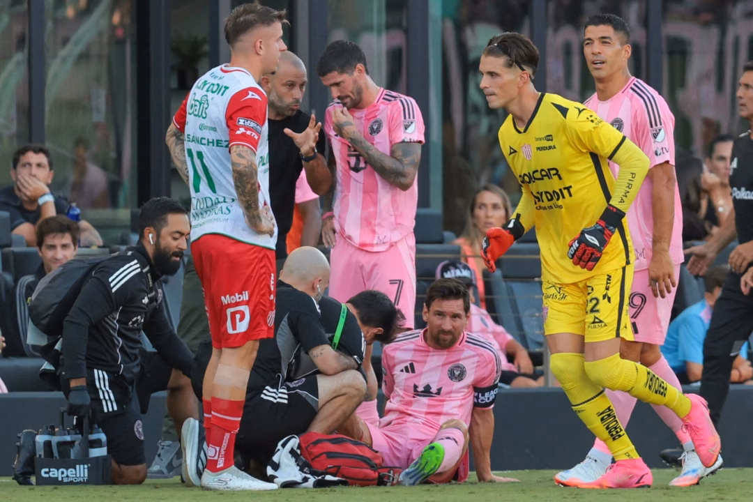 Messi chấn thương, rời sân sớm ở trận Leagues Cup gặp Necaxa.