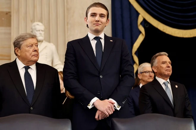 Ở tuổi 19, Barron Trump sở hữu chiều cao vượt trội và ngoại hình điển trai. Ảnh: Reuters.