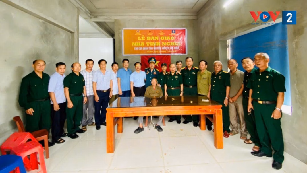 Trung tướng Phạm Ngọc Khoá phát biểu tại lễ bàn giao nhà tình nghĩa cho cựu quân tình nguyện Nguyễn Viết Đông.