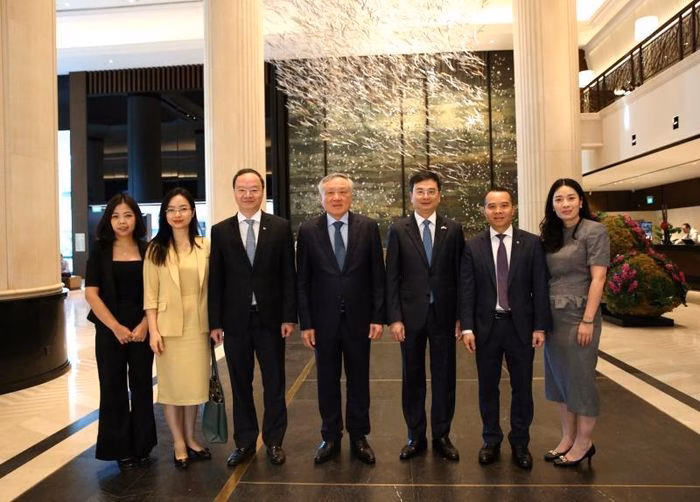 Đo&agrave;n c&ocirc;ng t&aacute;c Vietcombank v&agrave; l&atilde;nh đạo Ng&acirc;n h&agrave;ng Nh&agrave; nước tại Singapore