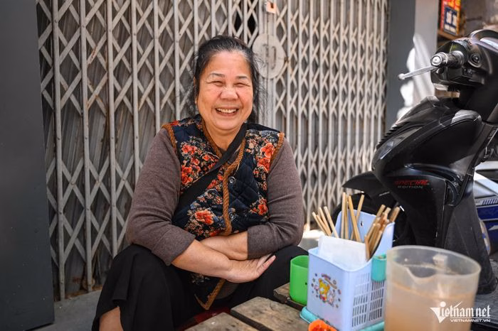 Kh&aacute;ch h&agrave;ng b&agrave; Nguyễn Thị Hiền tại qu&aacute;n