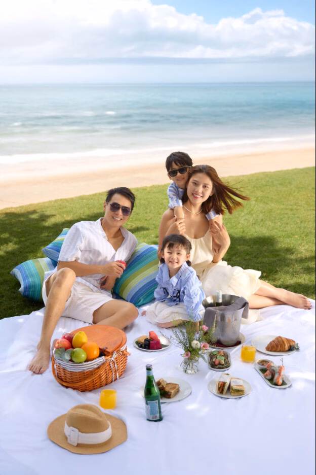 Đại Gia Đình Lý Tưởng Cho Kỳ Nghỉ Hè Cuối Cùng tại The Grand Hồ Tràm Thiết kế mở giúp mọi không gian trong căn villa luôn tràn ngập ánh sáng và kết nối liền mạch với thiên nhiên xung quanh.