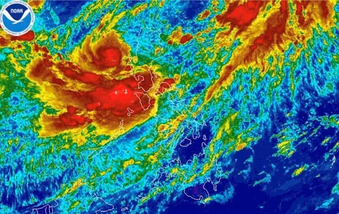 Bão kép đe dọa Philippines, một cơn đang mạnh lên ở Biển Đông