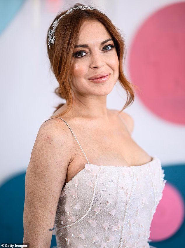 Lindsay Lohan – Từ ngôi sao bị sa sút đến beauty hiện tại như thế nào? Hình ảnh già nua những năm 2010 của nàng "mean girl".
