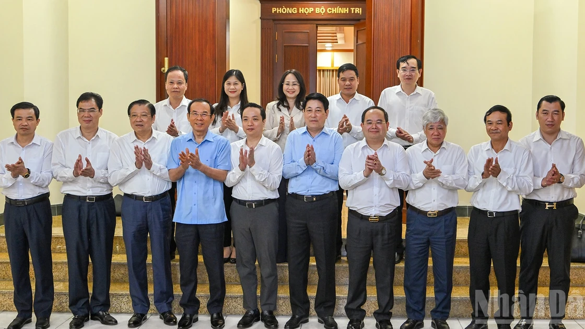 [Ảnh] Bộ Chính trị làm việc với Ban Thường vụ Tỉnh ủy Cao Bằng và Thành ủy Huế