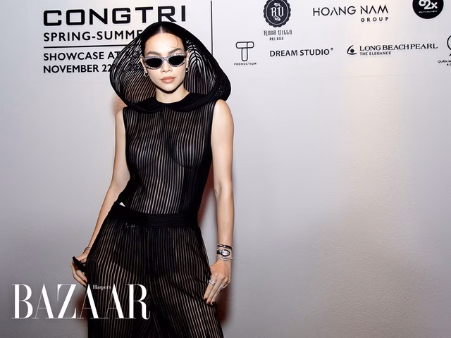 Tháng 11/ 2023, Hồ Ngọc Hà mạnh mẽ và sexy trong BST Xuân Hè 2024 của NTK Công Trí diễn ra tại Rose Villa, Thảo Điền, TP HCM. Đây cũng là BST được giới mộ điệu thời trang yêu thích vì sự cá tính, hiện đại và gợi cảm.