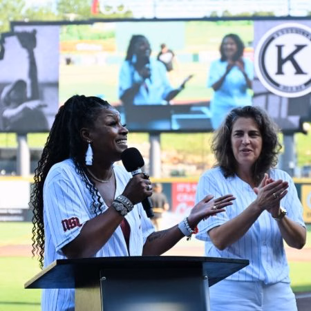 Cửa hàng làm đẹp Amulet Parlor – nơi vẻ đẹp và tính bền vững hội tụ
Renee Kesler and Mayor Indya Kincannon, Negro League Night, Covenant Health Park, August 2025