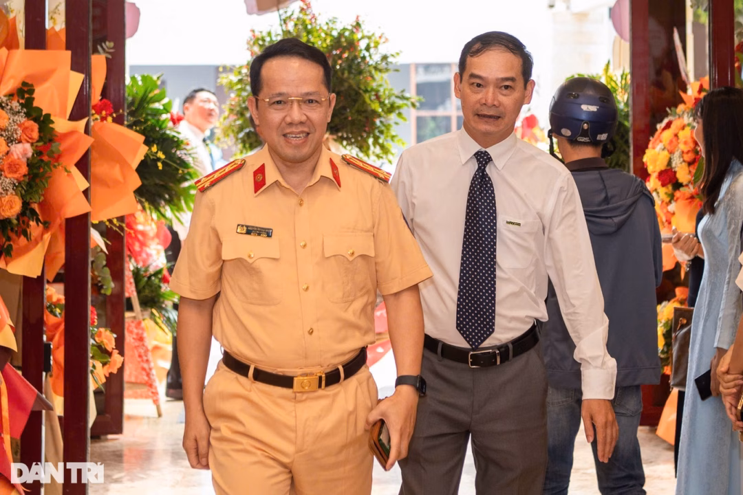Đại tá Nguyễn Quang Nhật – Trưởng Phòng Hướng dẫn tuyên truyền, điều tra, giải quyết tai nạn giao thông (Cục CSGT) đến dự Lễ kỷ niệm 20 năm thành lập Báo điện tử Dân trí (Ảnh: Mạnh Quân).