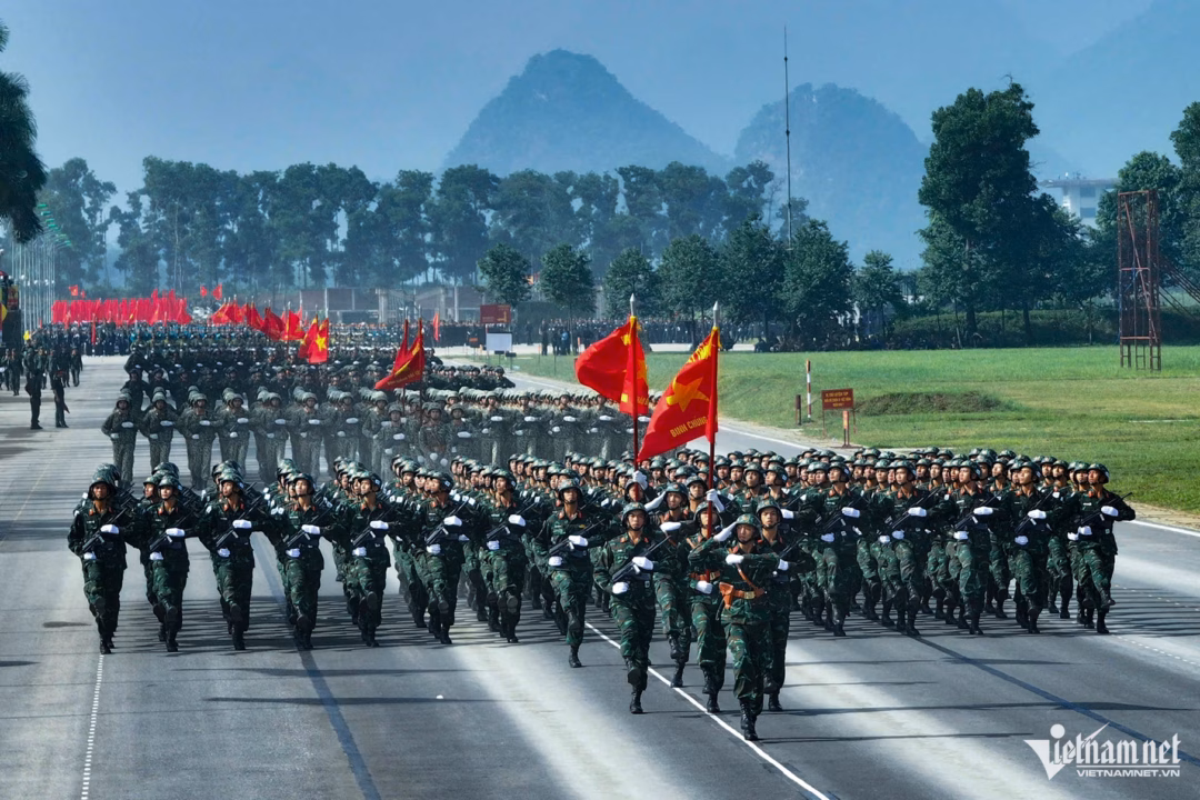 Lần đầu tiên quân đội, công an, xe pháo tổng hợp luyện diễu binh cùng nhau