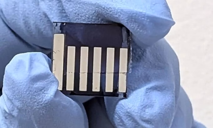 Quang phổ kế tí hon gắn trên smartphone phân tích hóa học nhanh và chính xác