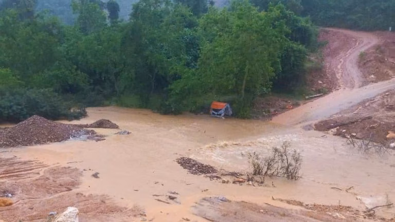 Cập nhật bão số 3 WIPHA: Bão số 3 đang suy yếu dần, nhiều nơi có mưa rất lớn, đặc biệt là 2 tỉnh Thanh Hóa, Nghệ An