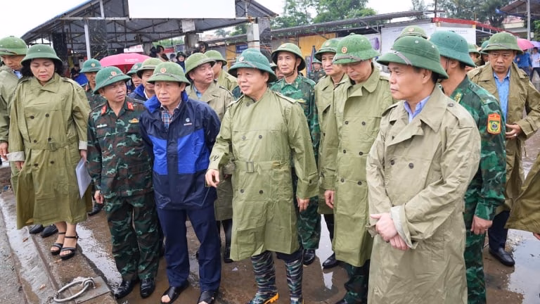 Báo cáo với Phó Thủ tướng Trần Hồng Hà về phòng, chống bão WIPHA, TP Hải Phòng: Vẫn còn 280 du khách ở đặc khu Cát Hải