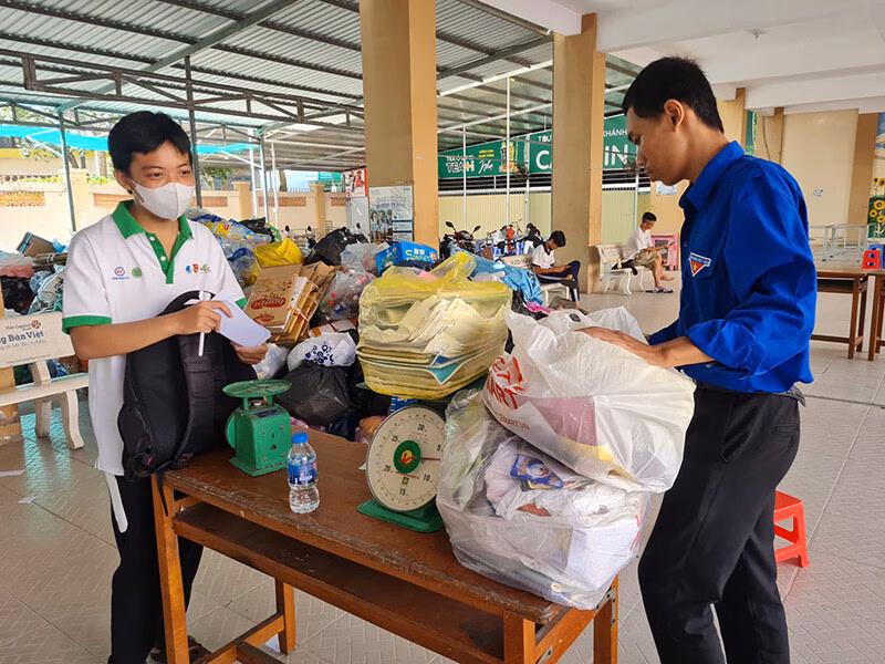 Cần Thơ tổ chức chương trình đổi rác lấy quà, chung tay bảo vệ môi trường