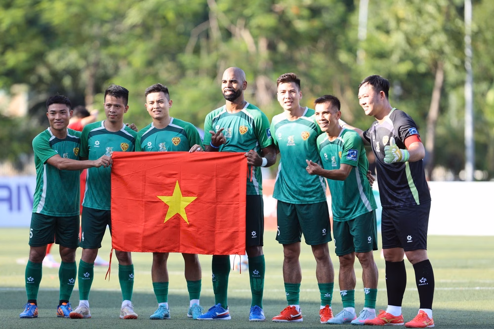 Tuyển 7 người Việt Nam có 2 bàn thắng dẫn trước