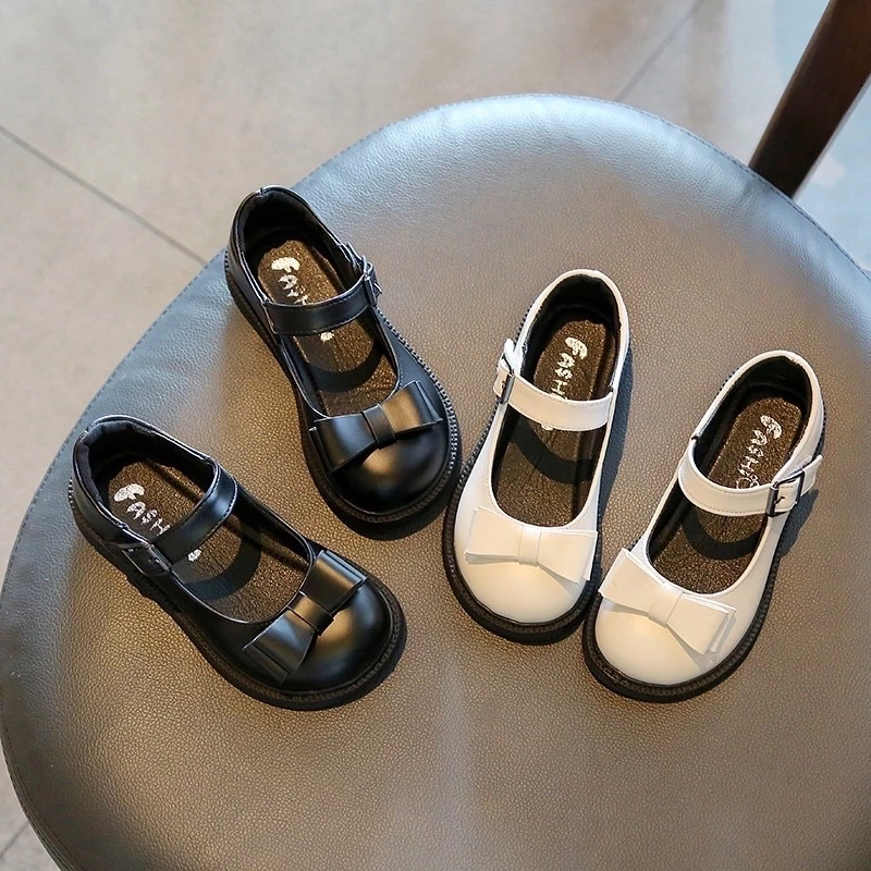 Làm thế nào để chọn giày búp bê phù hợp cho bé gái mà không làm đau chân?