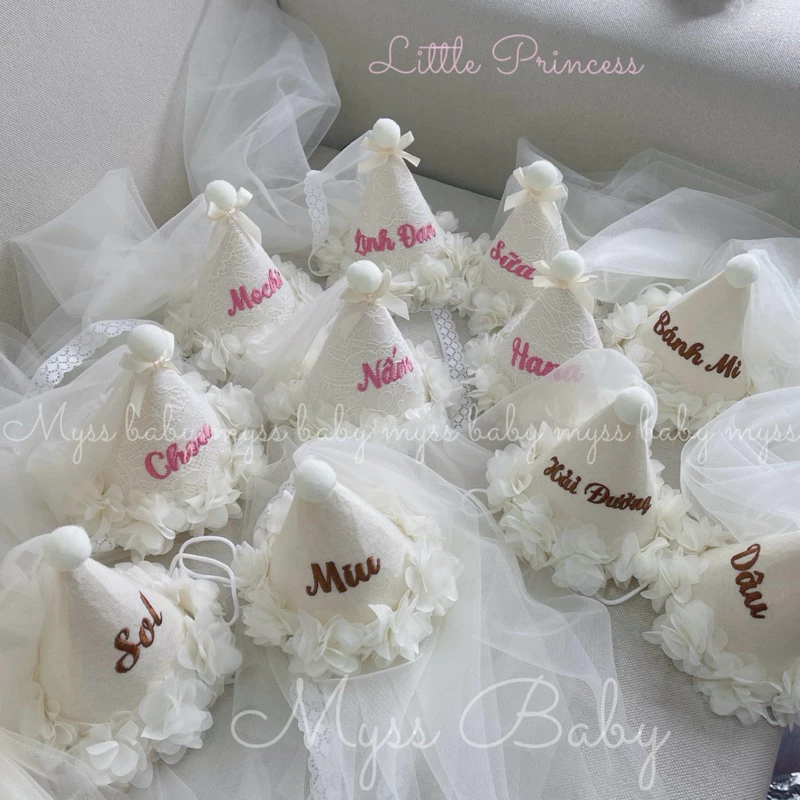 Làm thế nào để chọn mũ sinh nhật thêu tên bé phù hợp để tránh lãng phí và khiến bé cảm thấy đặc biệt?