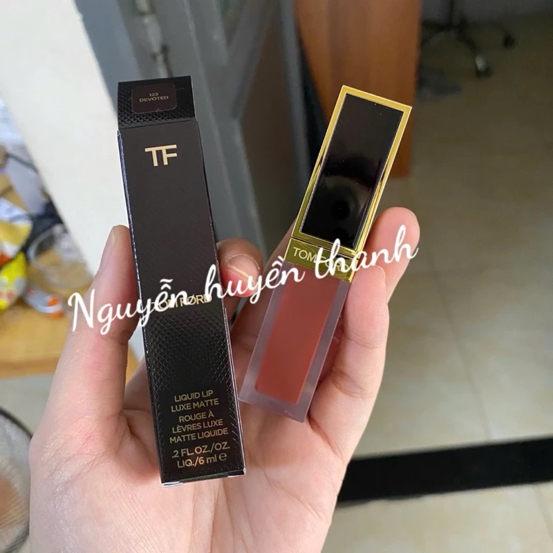 Làm thế nào để son lì Tom Ford 123 Devoted không bị khô môi?
