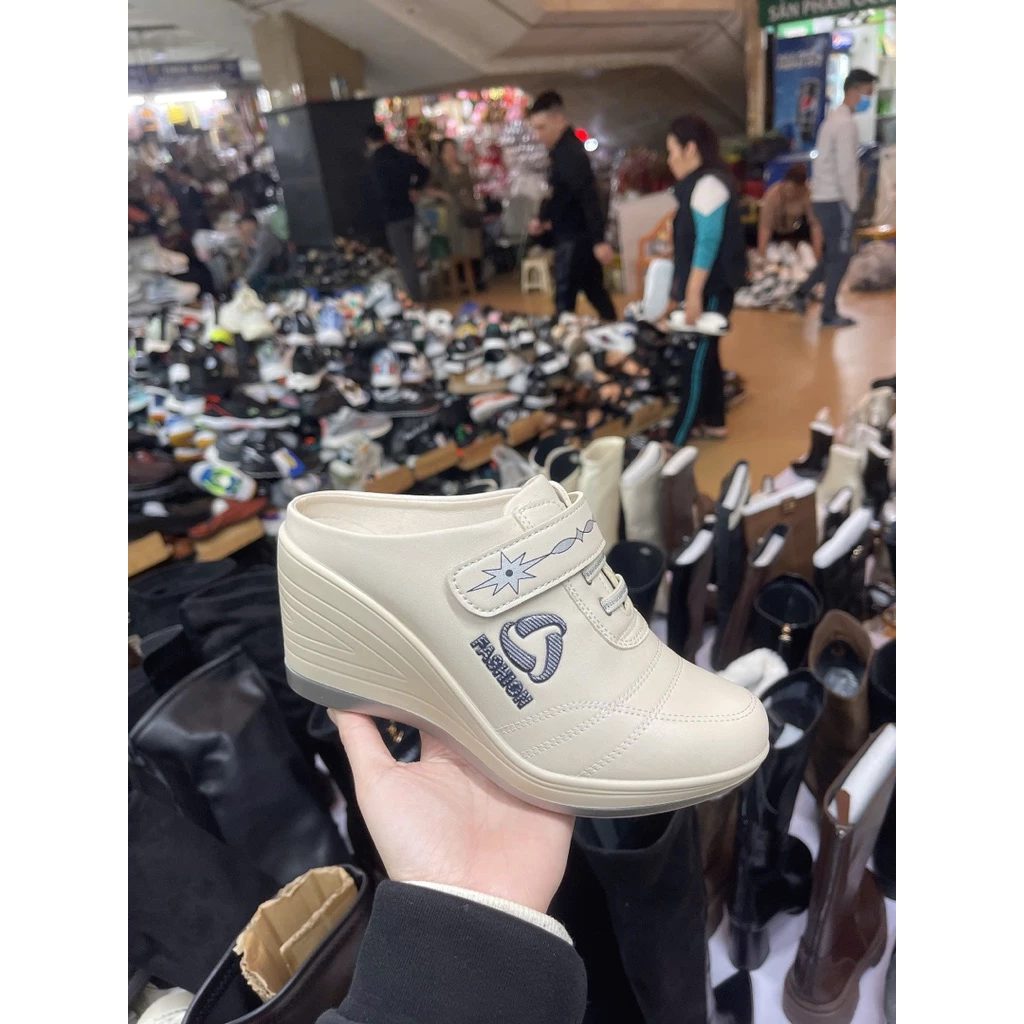 Mặc Quần Tây Hẹp 8 Phân Phom Nhỏ: Sao Các Bà Mẹ Đê Cao Lại Ưa Dùng?