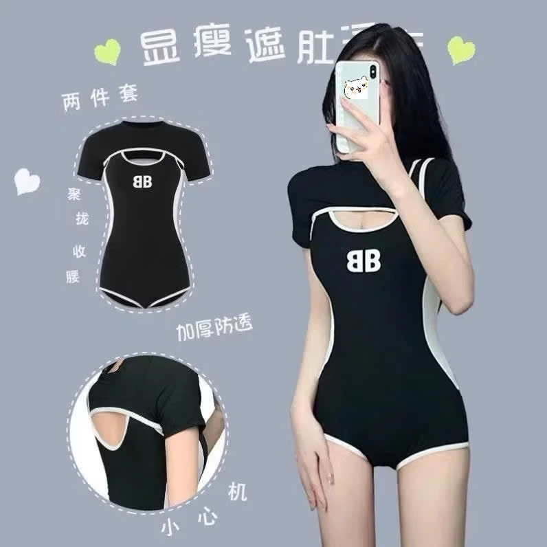 Mặc đồ bơi 2 mảnh như thế nào để không lộ khuyết điểm cơ thể?