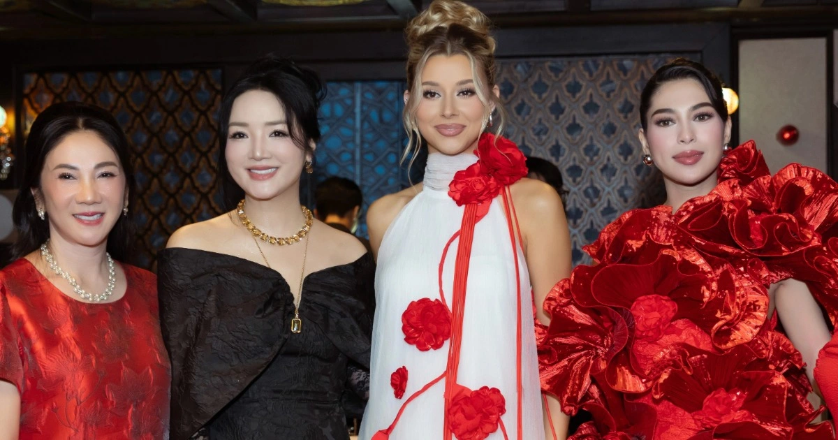 Hoa hậu Giáng My 55 tuổi rạng rỡ cùng Miss Cosmo 2025