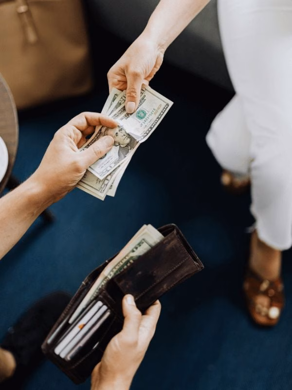 Buổi tối kh&ocirc;ng n&ecirc;n quyết định t&agrave;i ch&iacute;nh quan trọng, h&atilde;y chờ s&aacute;ng