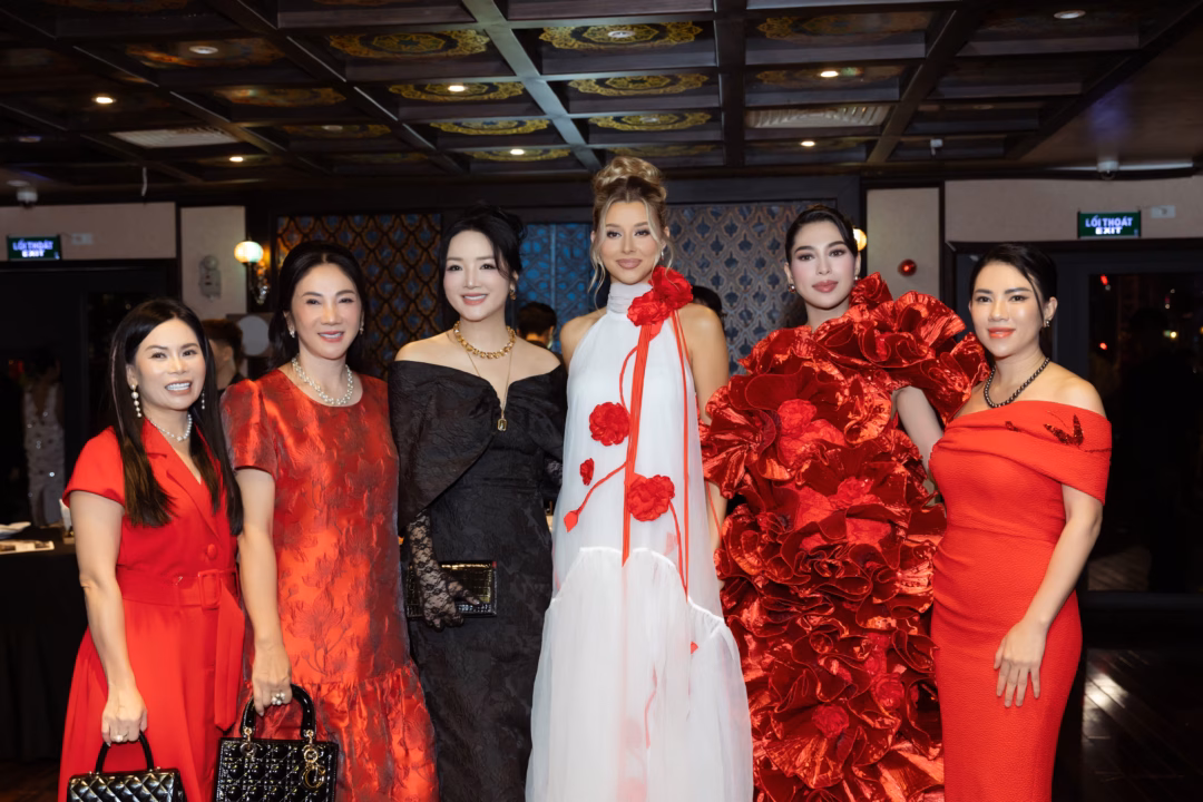 Yolina Lindquist trong đầm trắng 3D tại Haute Holiday