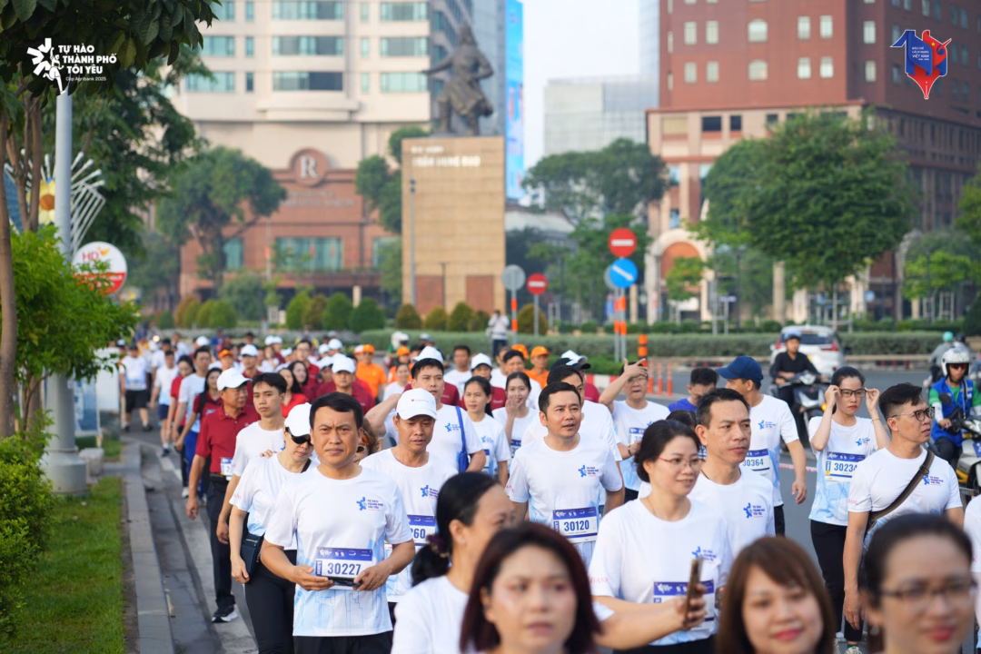 Hơn 6.000 người tham gia Giải đi bộ - chạy bộ 'Tự hào Thành phố tôi yêu' Hơn 6.000 người tham gia Giải đi bộ - chạy bộ 'Tự hào Thành phố tôi yêu'