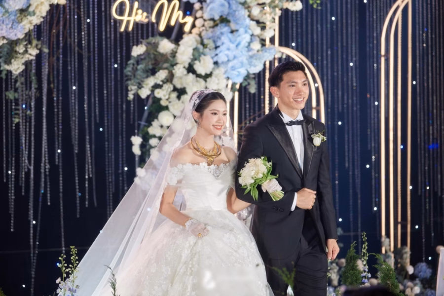 Váy cưới của Doãn Hải My và bản phác thảo
